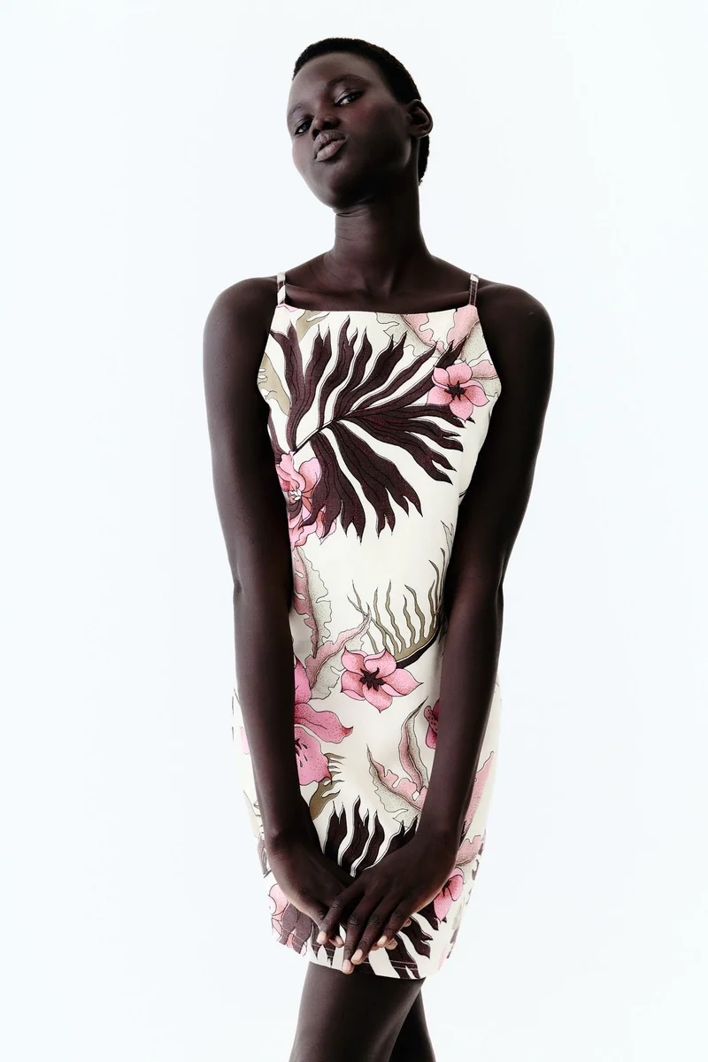 اتش اند ام فستان بحمالات كتف رفيعة من مزيج الكتان