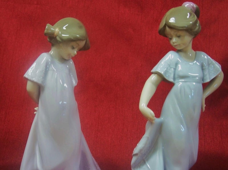 Nao by Lladro Collectible Porcelain Special ColorSplash Edition  Set of 2 Figurines paired together HOW PRETTY and SO SHY  sisters - Image 2