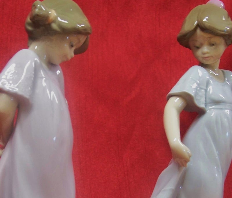 Nao by Lladro Collectible Porcelain Special ColorSplash Edition  Set of 2 Figurines paired together HOW PRETTY and SO SHY  sisters - Image 3