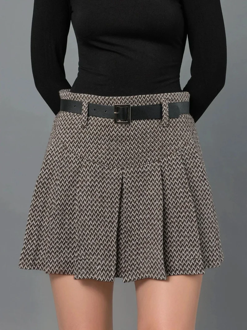 زوبعة شورتات قصيرة مطوية بخصر عالٍ