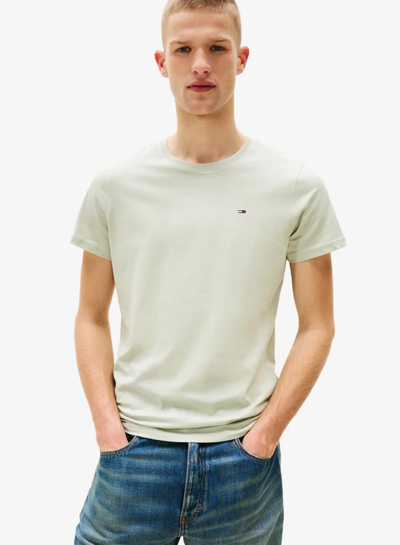 تومي جينز تيشيرت بياقة دائرية بتفاصيل بلون مختلف بقصة ضيقة