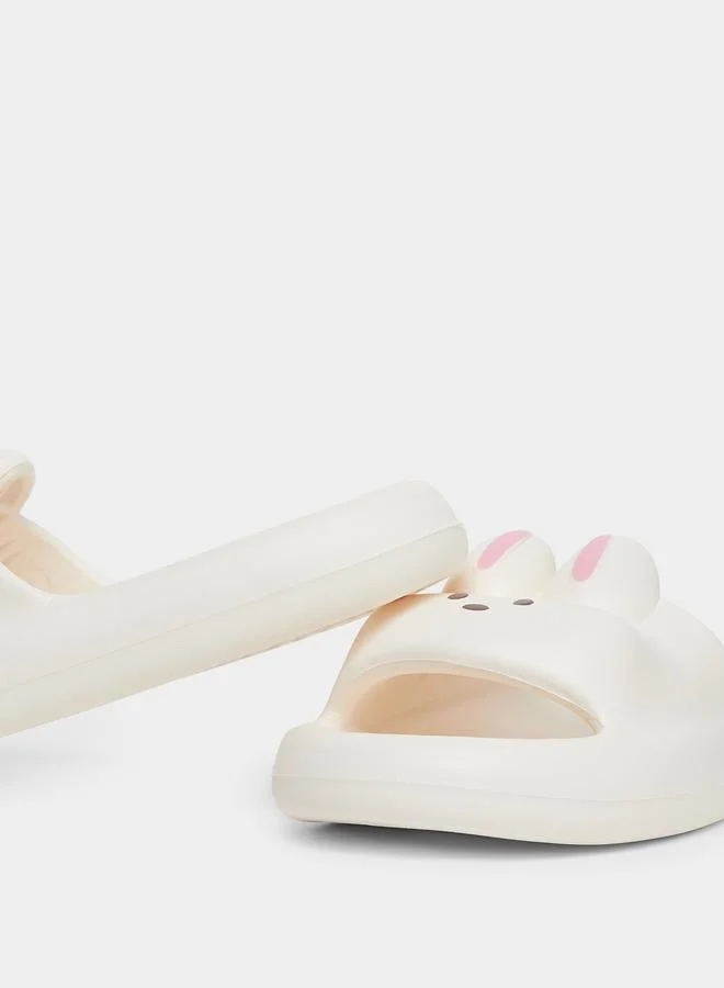 تايك تو شبشب أبيض مزين بأرنب