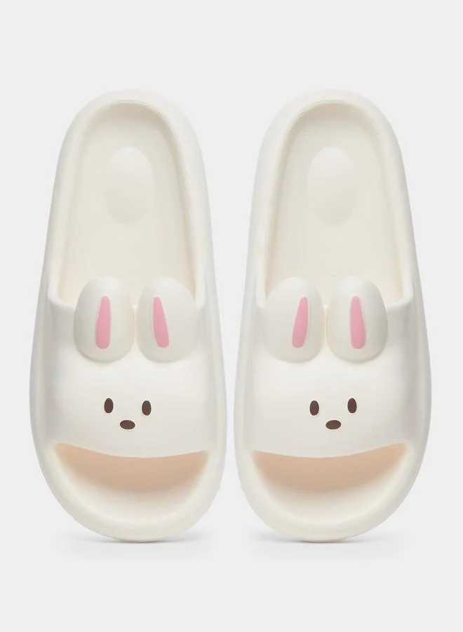 تايك تو شبشب أبيض مزين بأرنب