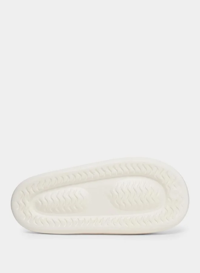 تايك تو شبشب أبيض مزين بأرنب