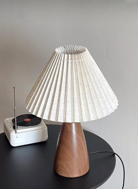 Pleated lampshade table lamp, bedside lamp, master bedroom vintage lighting, white fabric lampshade table lamp