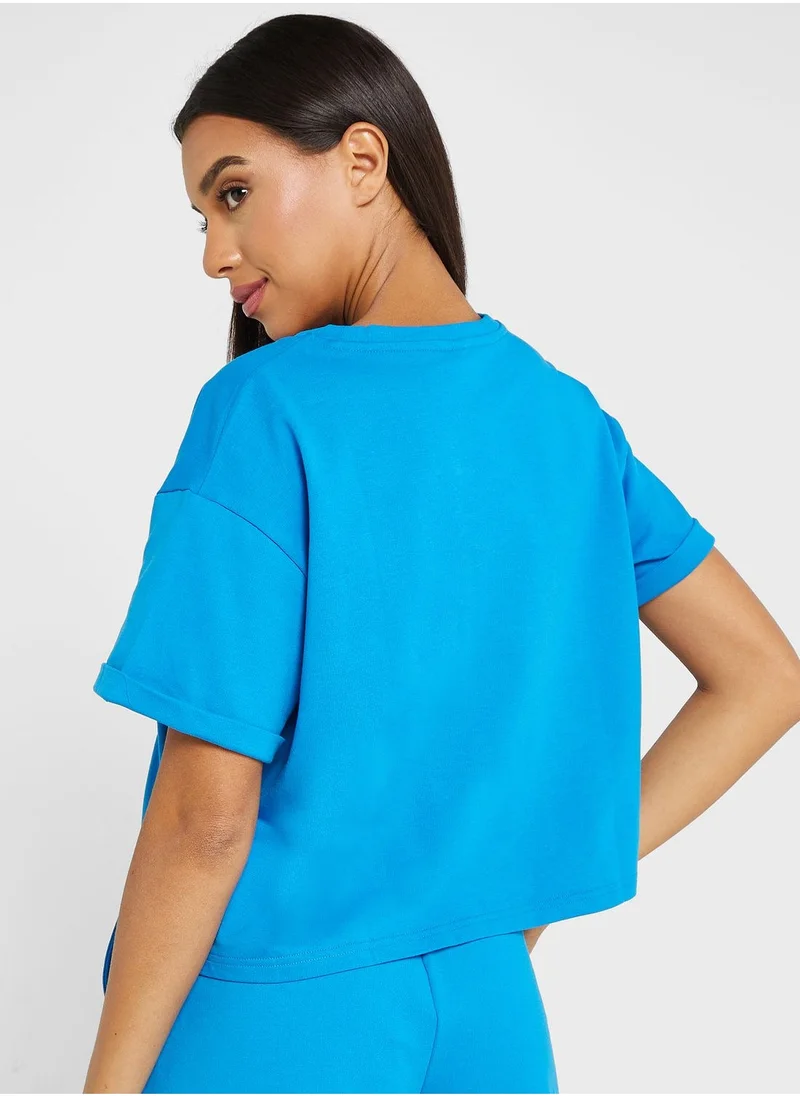 Isla & Evie Crew Neck Graphic Detail T-Shirt