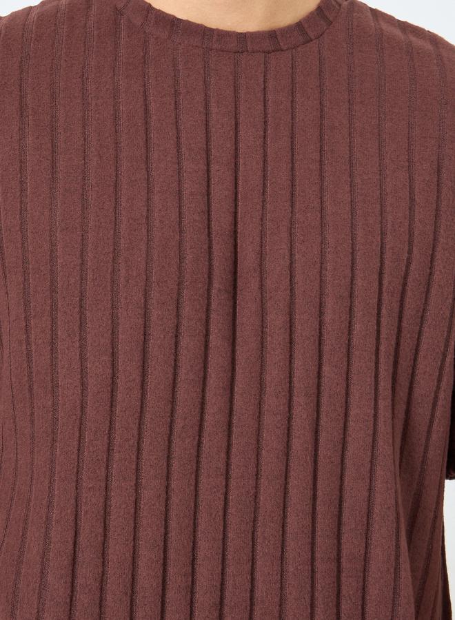 ستايلي مجموعة من شورت وتيشيرت محبوك بقصة مريحة - Image 3