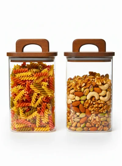 1 تشيس مرطبانات تخزين زجاجية مربعة بأغطية من خشب الأكاسيا - مجموعة من 2 (1500 مل) حاويات محكمة الغلق مع أغطية بمقابض للمعكرونة والشوفان والدقيق والكعك والقهوة والأرز والمزيد