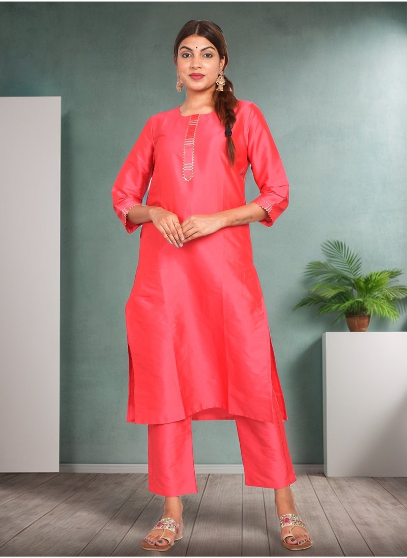 ريارا كورتي نسائي كورال بارادايس مع بنطلون طقم 3/4 كم كورتا بانت طقم حرير فني (تفتا سادة) مقاس XXL  - Image 1