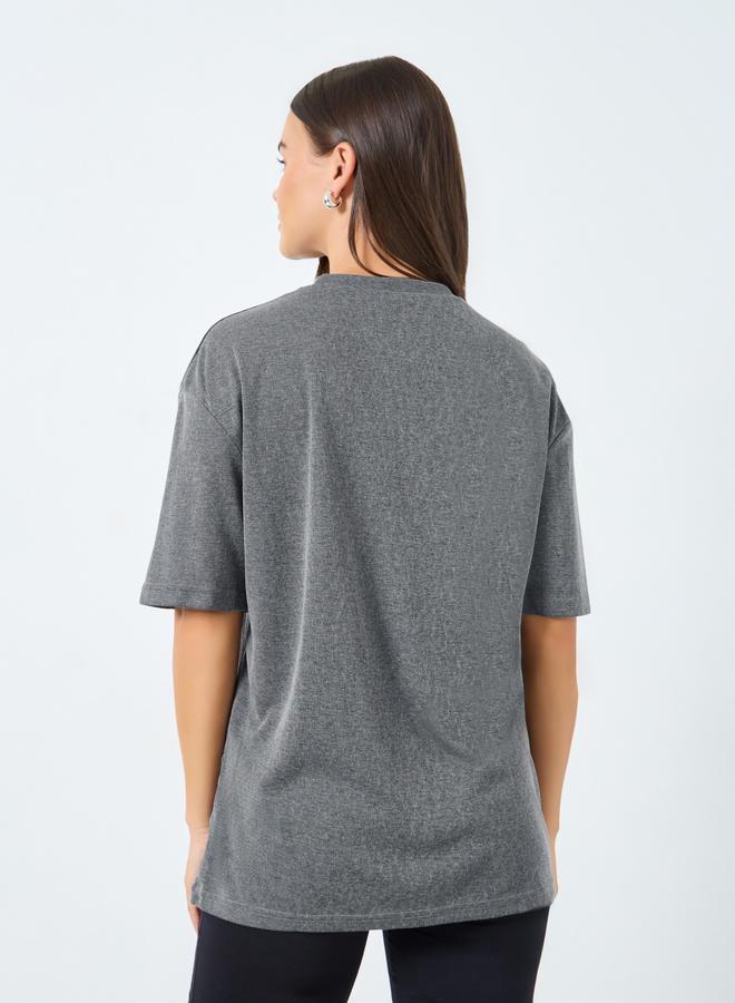 ستايلي تيشيرت طويل فضفاض بتفاصيل محبوكة - Image 5