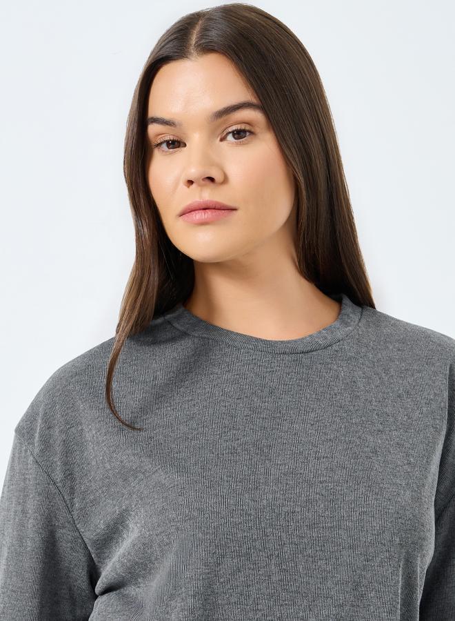 ستايلي تيشيرت طويل فضفاض بتفاصيل محبوكة - Image 4