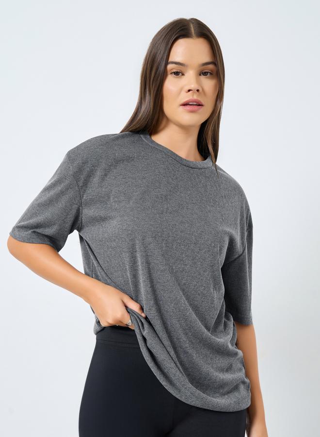 ستايلي تيشيرت طويل فضفاض بتفاصيل محبوكة - Image 3