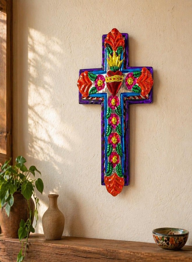 Casa Fiesta Designs ديكور حائط صليب معدني مكسيكي مصنوع يدويًا من تصميمات كاسا فييستا - فن شعبي للقلب المقدس ميلاغرو - مصنوع يدويًا في المكسيك، قطعة معدنية منقوشة لتزيين الجدران الدينية (كبيرة) - Image 5