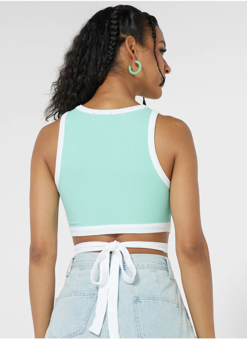 جينجر Contrast Detail Cutout Vest