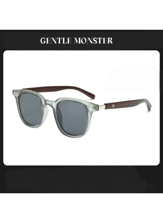 نظارات GENTLE MONSTER باللون الأسود المصقول الرمادي