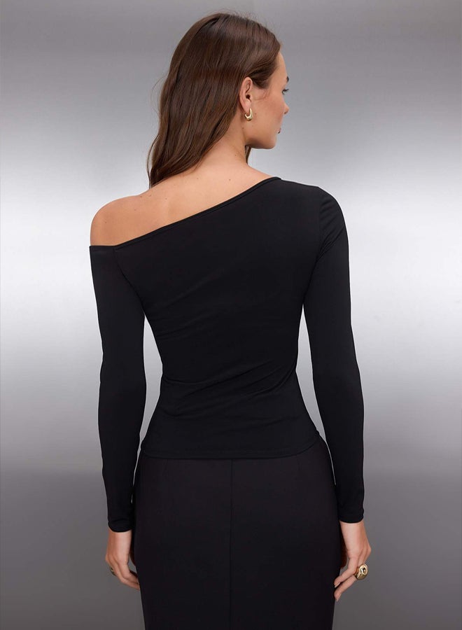 trendyol Black Fitted/BodyFitting Accessory Detail Asymmetric Collar Stretch Knitted Blouse - Image 4