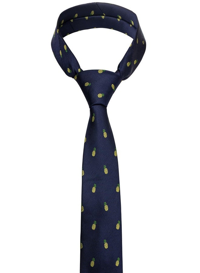 هاوسن ربطة عنق عصرية من هاوسون بتصميم أناناس استوائي، عرضها 3 بوصات، مصنوعة من قماش الجاكار الهاواي، مثالية لحفلات اللواو، وعطلات المنتجعات، وإكسسوارات حفلات الزفاف الصيفية النابضة بالحياة، مع خيار علبة هدايا. - Image 5