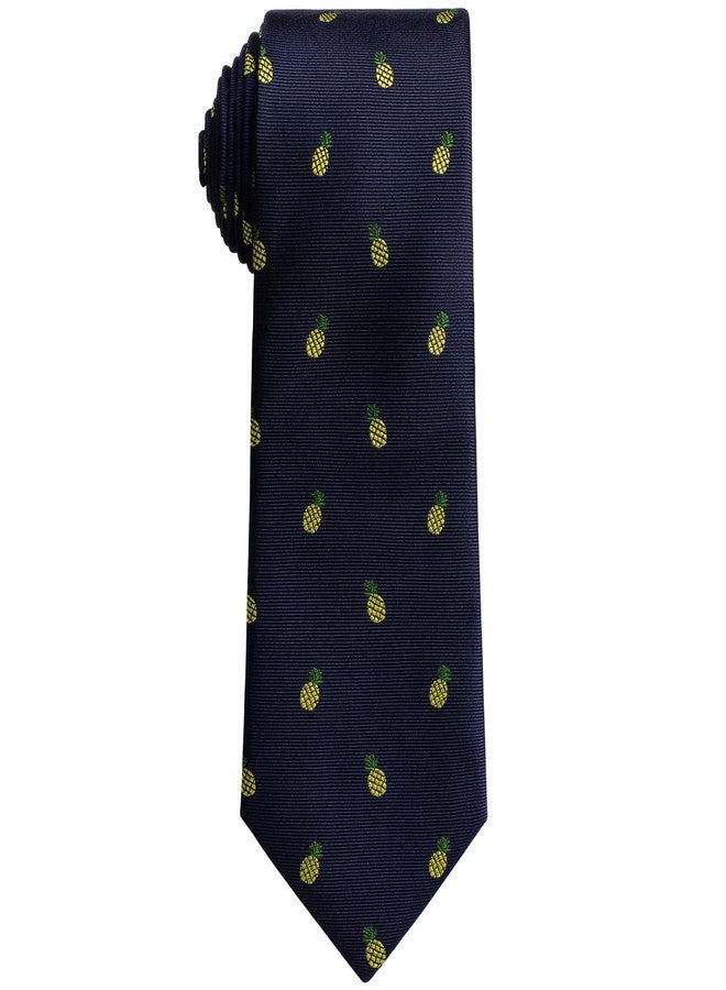 هاوسن ربطة عنق عصرية من هاوسون بتصميم أناناس استوائي، عرضها 3 بوصات، مصنوعة من قماش الجاكار الهاواي، مثالية لحفلات اللواو، وعطلات المنتجعات، وإكسسوارات حفلات الزفاف الصيفية النابضة بالحياة، مع خيار علبة هدايا. - Image 3
