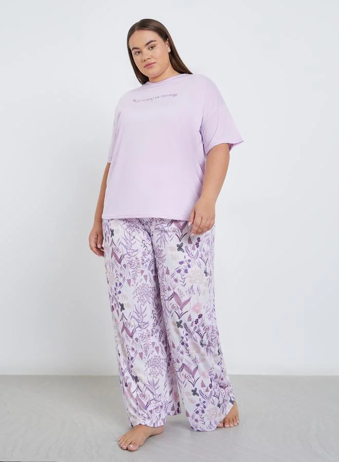 Styli Styli Plus Manifesting Slogan Drop Shoulder T-Shirt and Pyjama Set