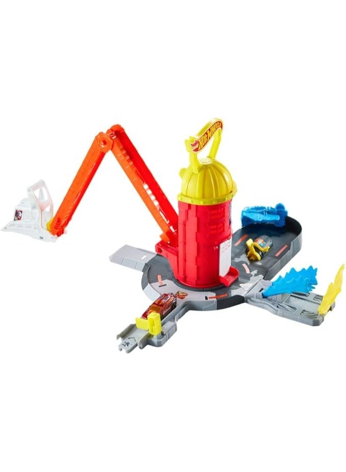Hot Wheels Mattel Hot Wheels City Super Fire Station Rescue Playset with 1:64 Scale Car & 16-inch Extending Track - Image 5