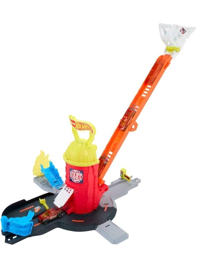 Hot Wheels Mattel Hot Wheels City Super Fire Station Rescue Playset with 1:64 Scale Car & 16-inch Extending Track - Image 2