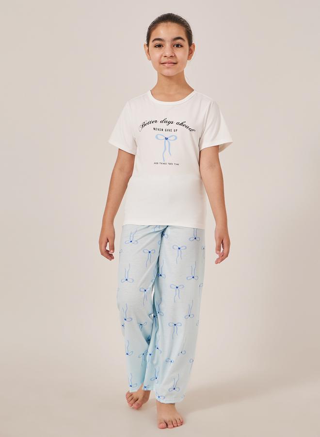ستايلي طقم بيجامة وتيشيرت بأكمام قصيرة بطبعة فيونكة - Image 2