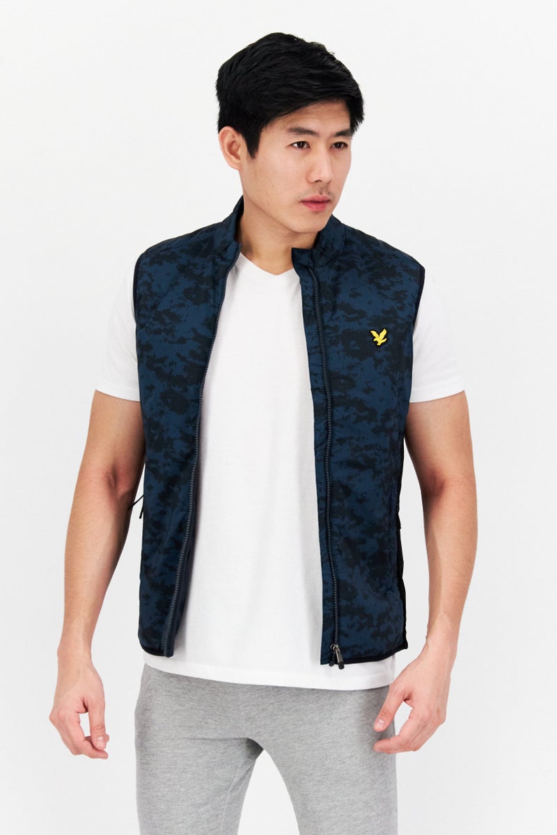 Lyle & Scott جاكيت صدرية بشعار ماركة للرجال، أزرق/أسود - Image 1