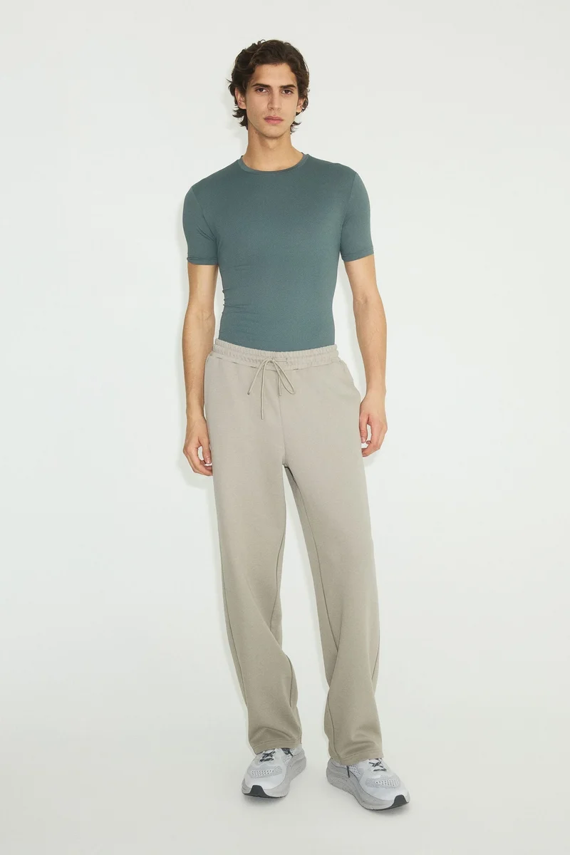 اتش اند ام بلوزة رياضية بقصّة ماسل من قماش دراي موف