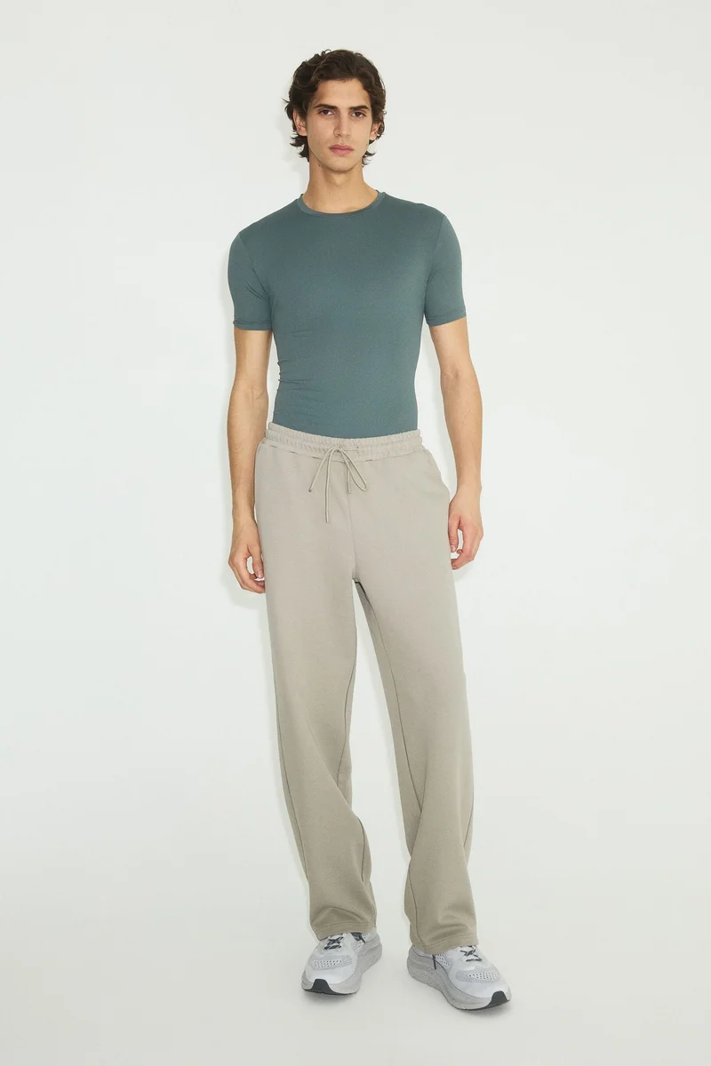 اتش اند ام بلوزة رياضية بقصّة ماسل من قماش دراي موف