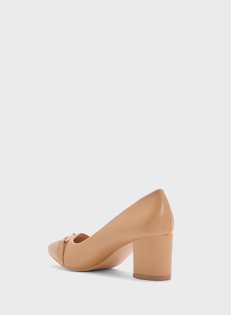 BR Block Heeled Pointed Pump  - Image 3