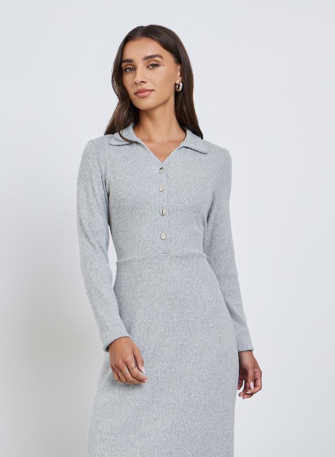 ستايلي فستان طويل بياقة مفتوحة وتفاصيل مضلعة - Image 3