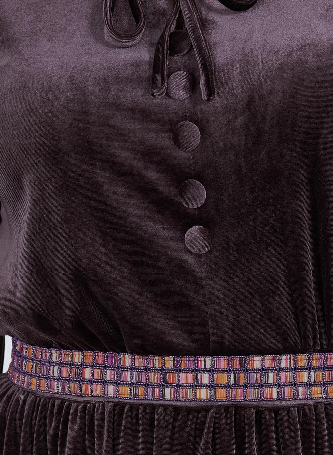 ستايلي فستان طويل بمقاس كبير وخصر بتفاصيل مُطرّزة - Image 3