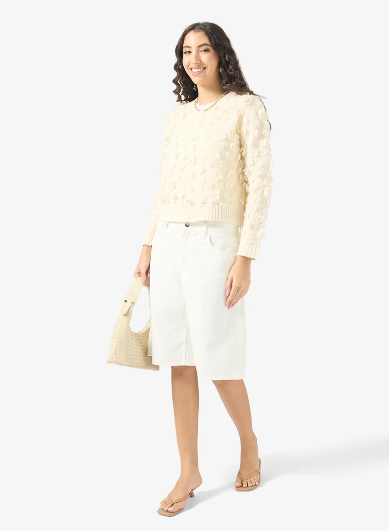 اونلي كنزة صوفية بتفاصيل زهور