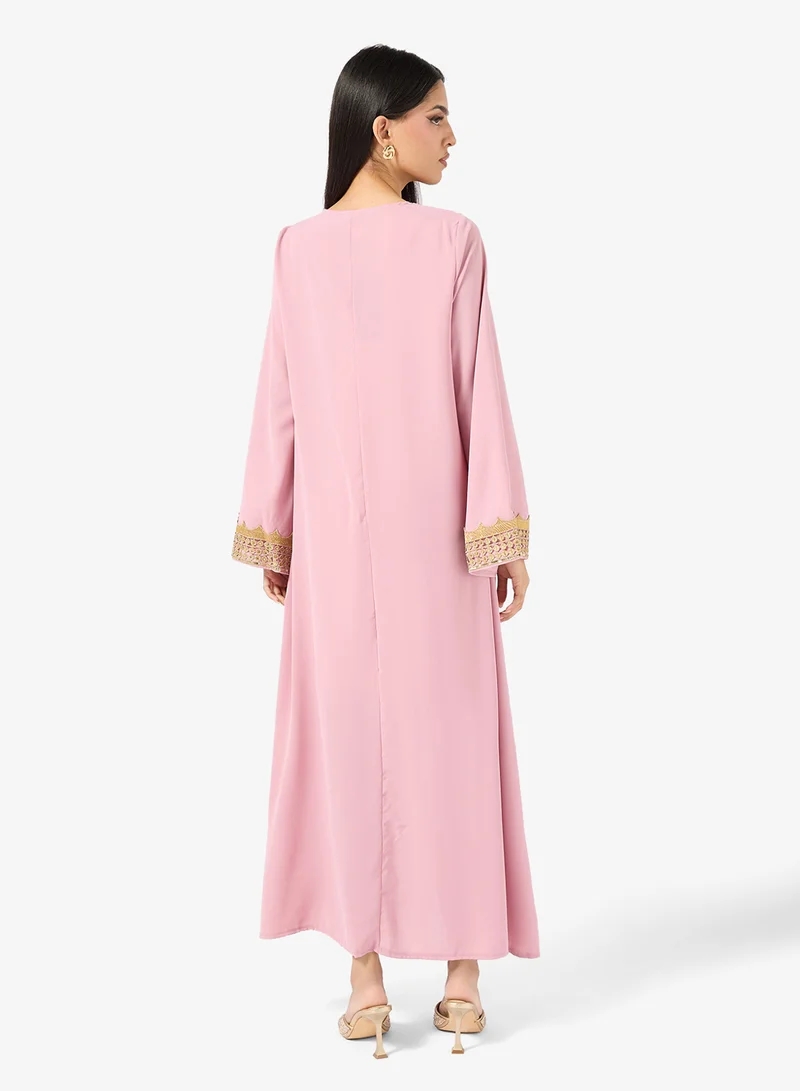 خزانة جلابية مطرزة