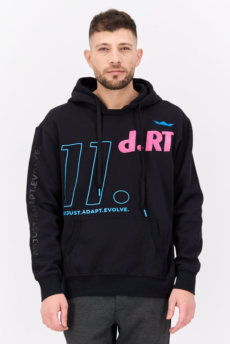 D RT هودي بأكمام طويلة بطبعة جرافيك للرجال، أسود - Image 1