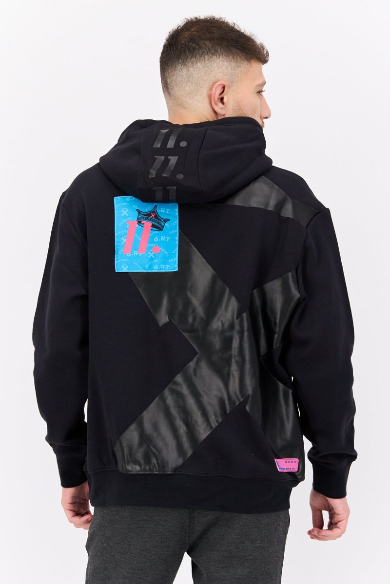 D RT هودي بأكمام طويلة بطبعة جرافيك للرجال، أسود - Image 3