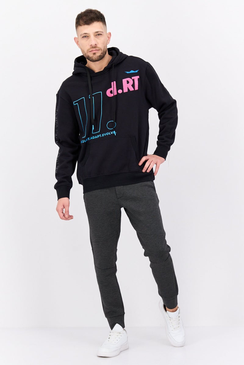 D RT هودي بأكمام طويلة بطبعة جرافيك للرجال، أسود - Image 4