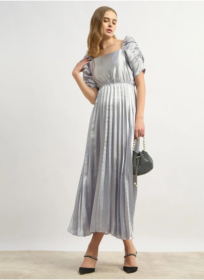 ستايلي Solid Ruched Sleeve Pleated Maxi Dress