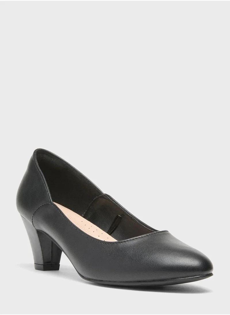 shoexpress Pointed Toe Pumps