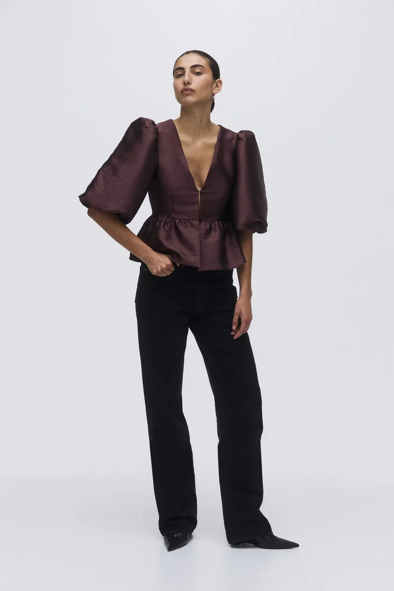 اتش اند ام بلوزة بحافة بيبلوم