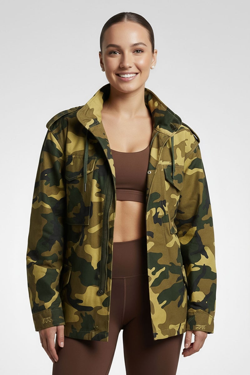 Reebok جاكيت خارجي رياضي نسائي بتصميم تمويه، متعدد الألوان - Image 1