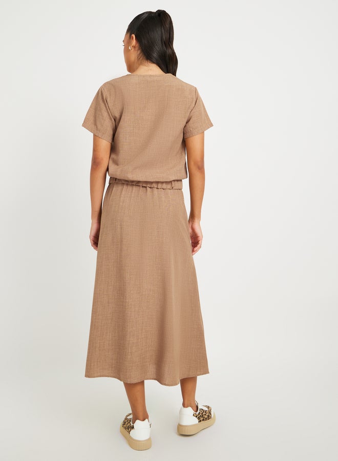 تايك تو طقم بلوزة قصيرة بأكمام قصيرة وتنورة ميدي - Image 5