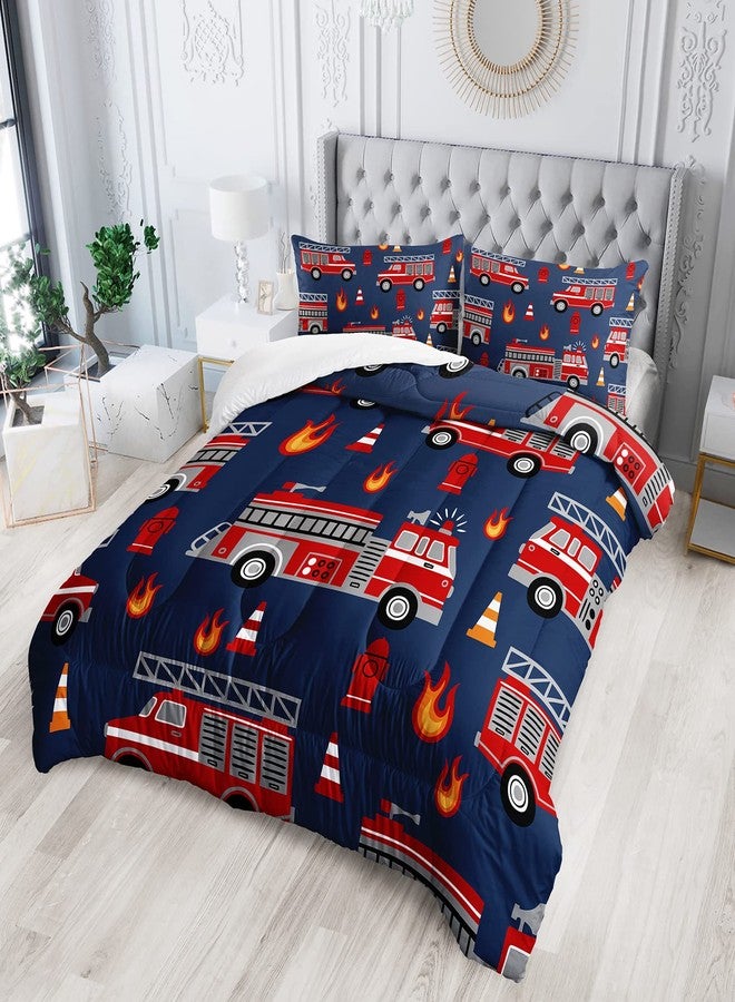 طقم لحاف QOOMO بتصميم شاحنة إطفاء، مقاس مزدوج، طقم لحاف للأطفال بتصميم شاحنة، 3 قطع، لحاف مطبوع مع 2 غطاء وسادة، بديل للريش، ناعم وخفيف الوزن، مناسب لجميع الفصول - Image 2