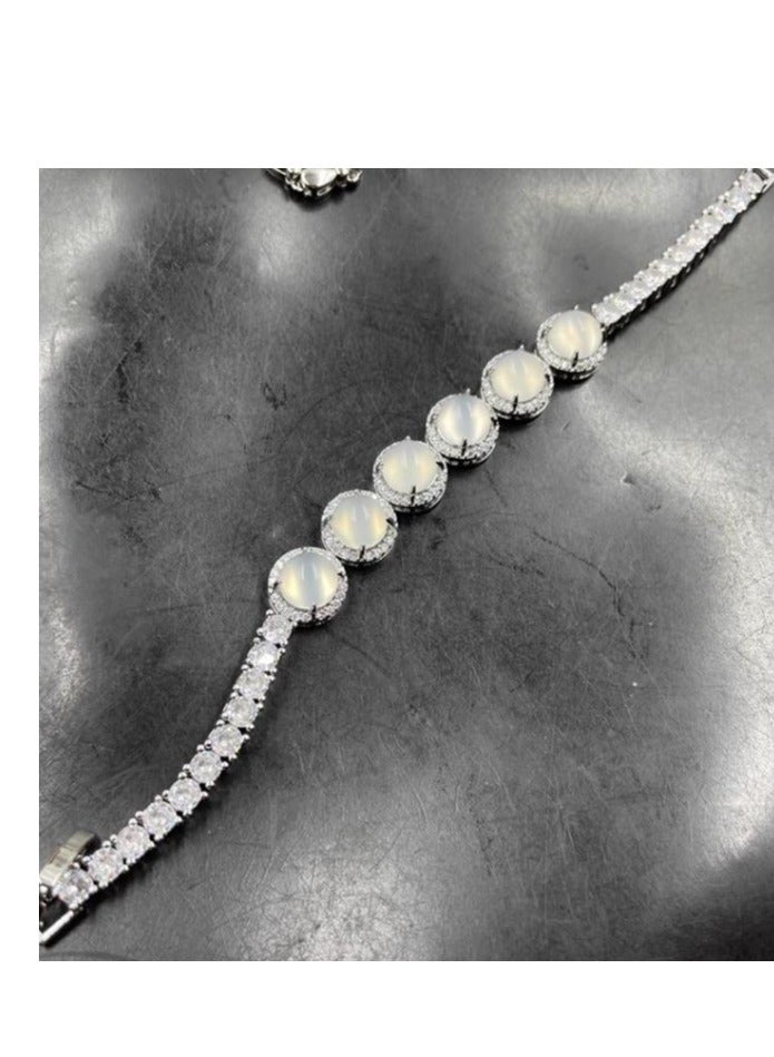 Women's Exquisite High-End Atmospheric Bracelet  - Image 2