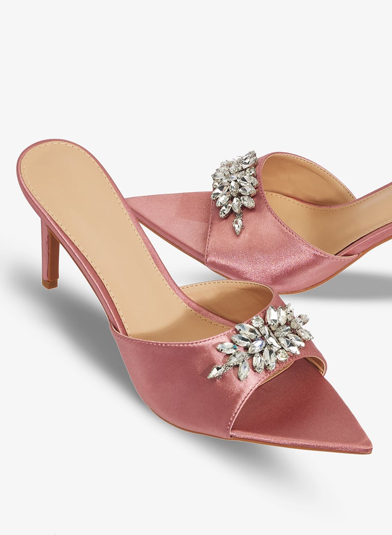 خزانة حذاء بكعب عالٍ مزين بتفاصيل فضية - Image 4