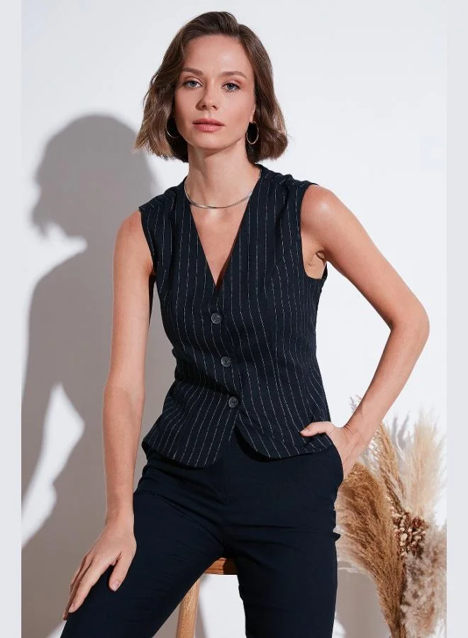 Lela Lela Fitted-Body Fitted Lined Classic Woven Vest Women's VEST 611YL030W4