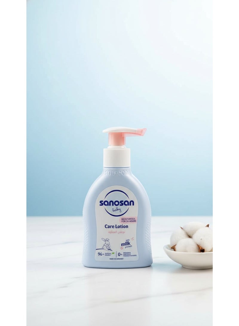 سانوسان سـانوسان لوشن العناية بالطفل بالبروتين الحليبي – ترطيب لمدة 24 ساعة، مكونات طبيعية بنسبة 96%، خالٍ من البارابين والسيليكون، صنع في ألمانيا - Image 1