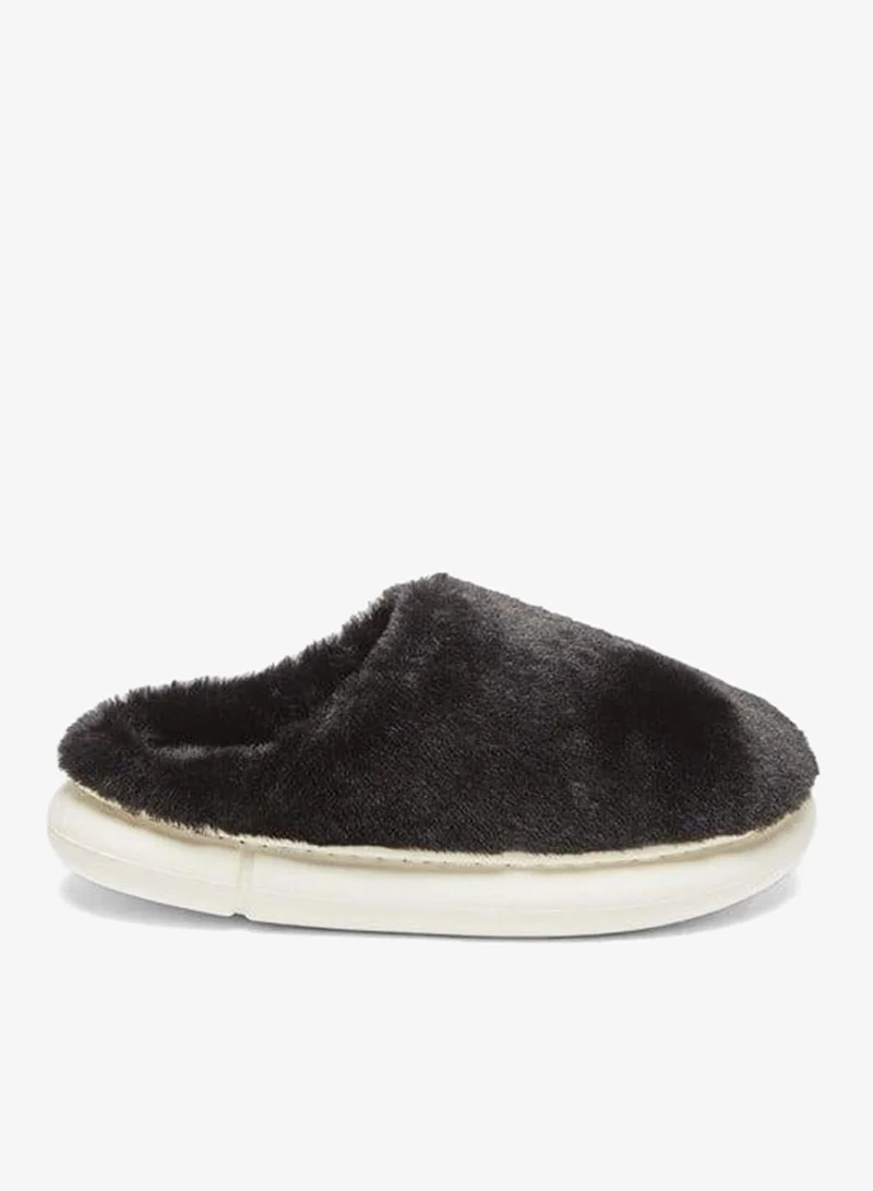 لو كونفورت شباشب نسائية منزلية من الفرو الصناعي سهلة الارتداء