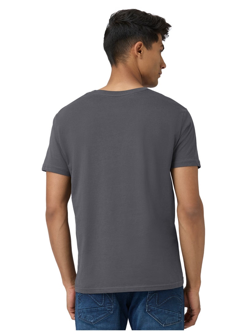 اكس واي اكس اكس تي شيرت رجالي XYXX مصنوع من القطن الممشط للغاية بقصّة عادية ورقبة دائرية وأكمام نصفية - Image 2