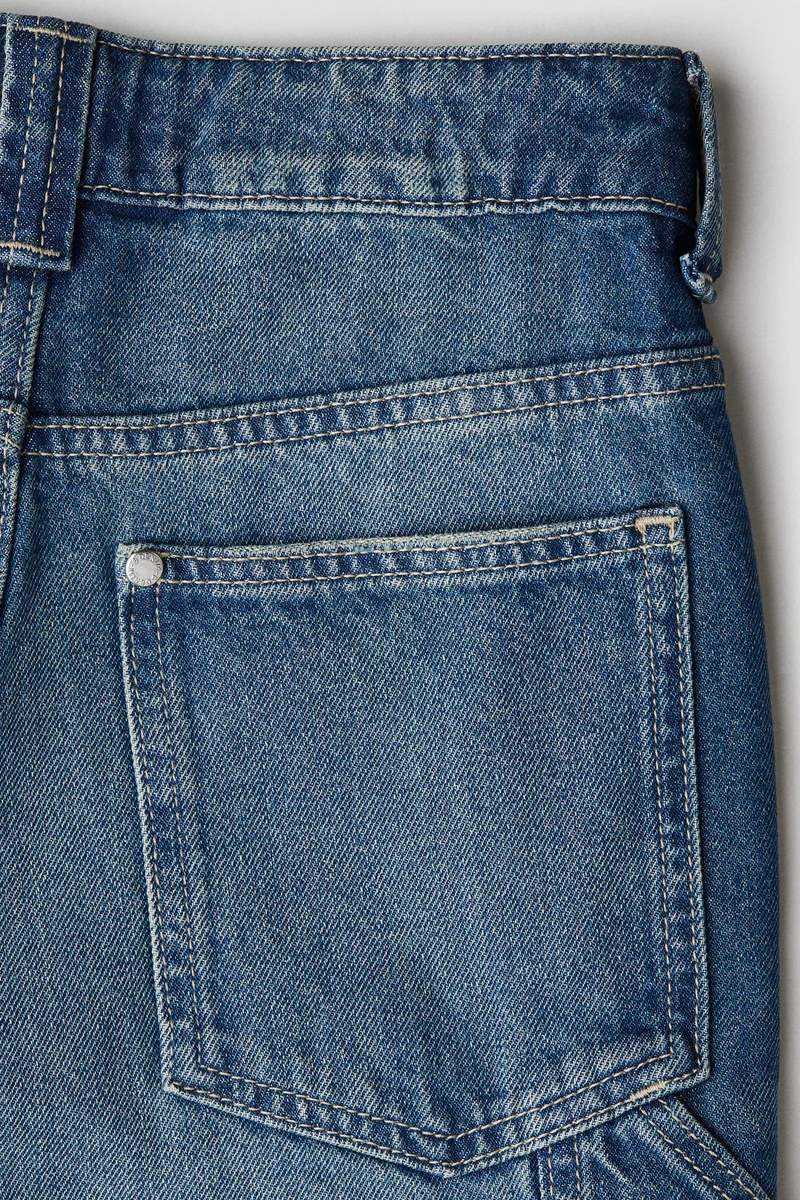 اتش اند ام شورت كاربنتر بقصة فضفاضة